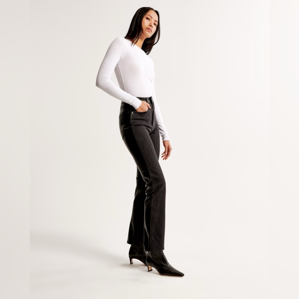 Abercrombie & Fitch Mixed Fabric Ultra High Rise Ankle Straight Jean - Picture 6 of 12